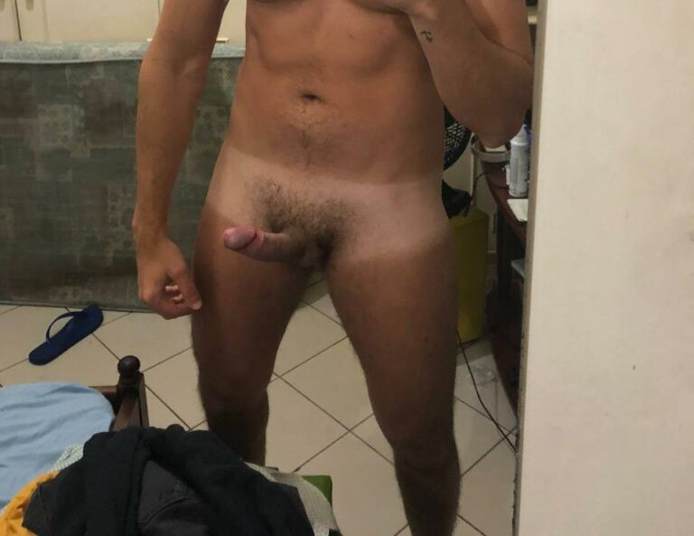 fotos-de-eliezer-pelado-no-bbb22-e-exibindo-o-penis-famosos-nus (4)